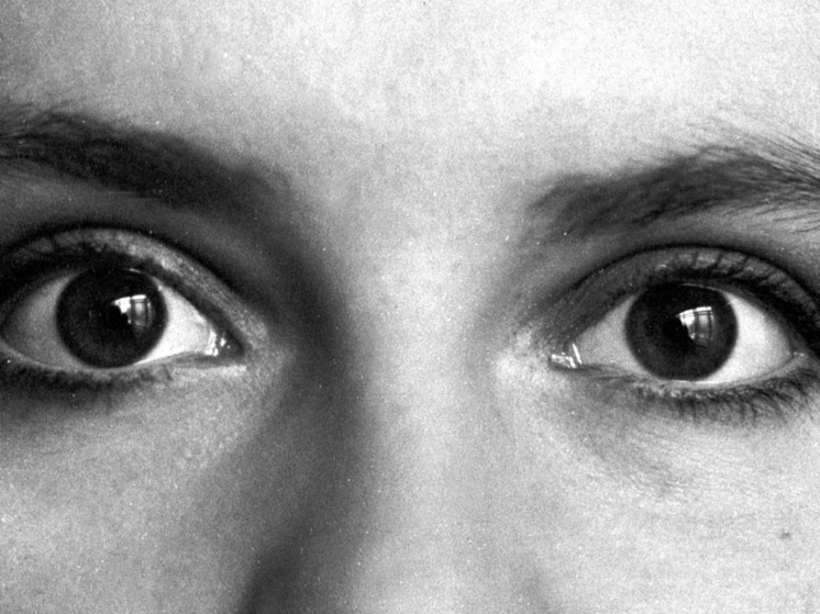 Исследование выявило, что люди непроизвольно моргают в такт музыкальному ритму