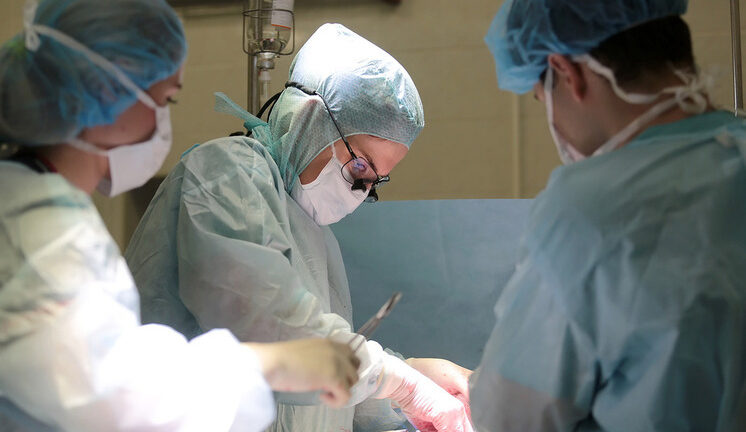 Младенцу восстановили череп после падения со стола