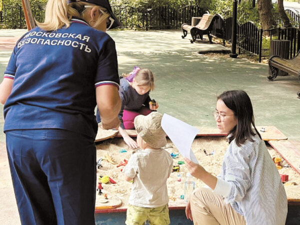 Специалисты «Мосбезопасности» предупредили об опасности открытых окон для детей