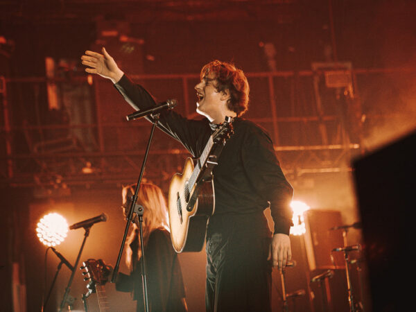 Хиты и очередь на квартал: «Бонд С Кнопкой» дали большой концерт в Москве