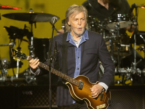 Пол Маккартни шипел, пыхтел и стучал каблуками, протестуя против ИИ