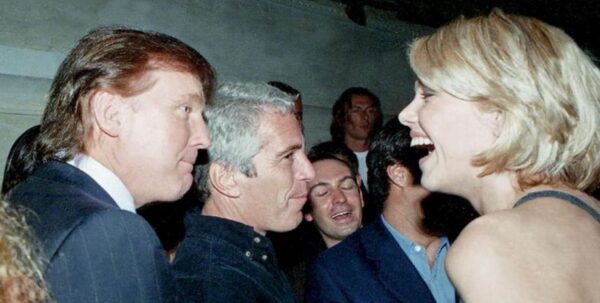 Демократы обнародовали новые фото из архива Эпштейна, на которых есть Трамп»>