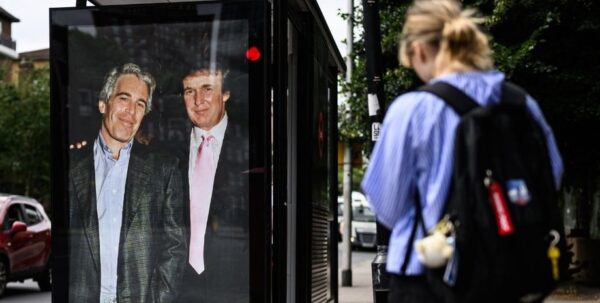 Новые файлы Эпштейна: из опубликованных документов куда-то исчезла фотография Трампа — что это за фотография»>