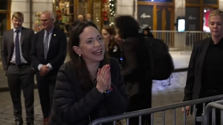 Тайная операция со спецназом и бурным морем: как нобелевскую лауреатку везли в Осло»>