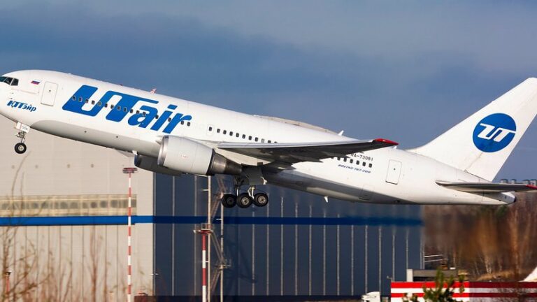 Больше 40 тысяч человек наблюдают за российским самолетом, который подал сигнал бедствия в Дубае»>