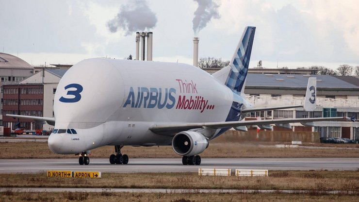 Самолет Airbus BelugaST  неизменно радовал фанатов авиации своим забавным видом