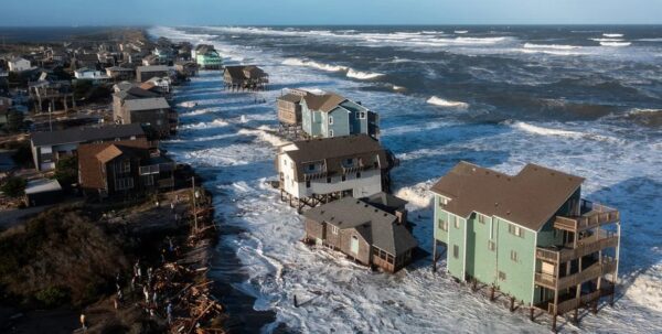 Океан наступает на сушу: как вода отнимает дома у миллионов жителей планеты (фото)»>