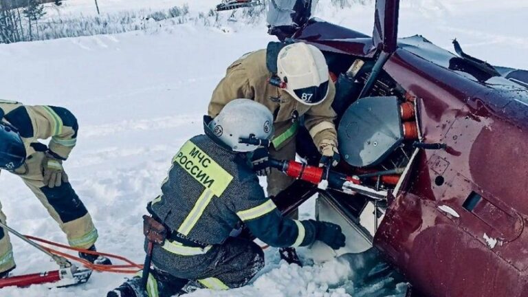 В РФ разбился вертолет с олигархами, которые помогали в войне против Украины (видео)»>