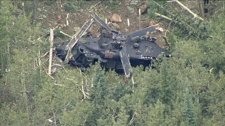 разбившийся вертолет Black Hawk в результате авиакатастрофы в Колорадо 25 августа